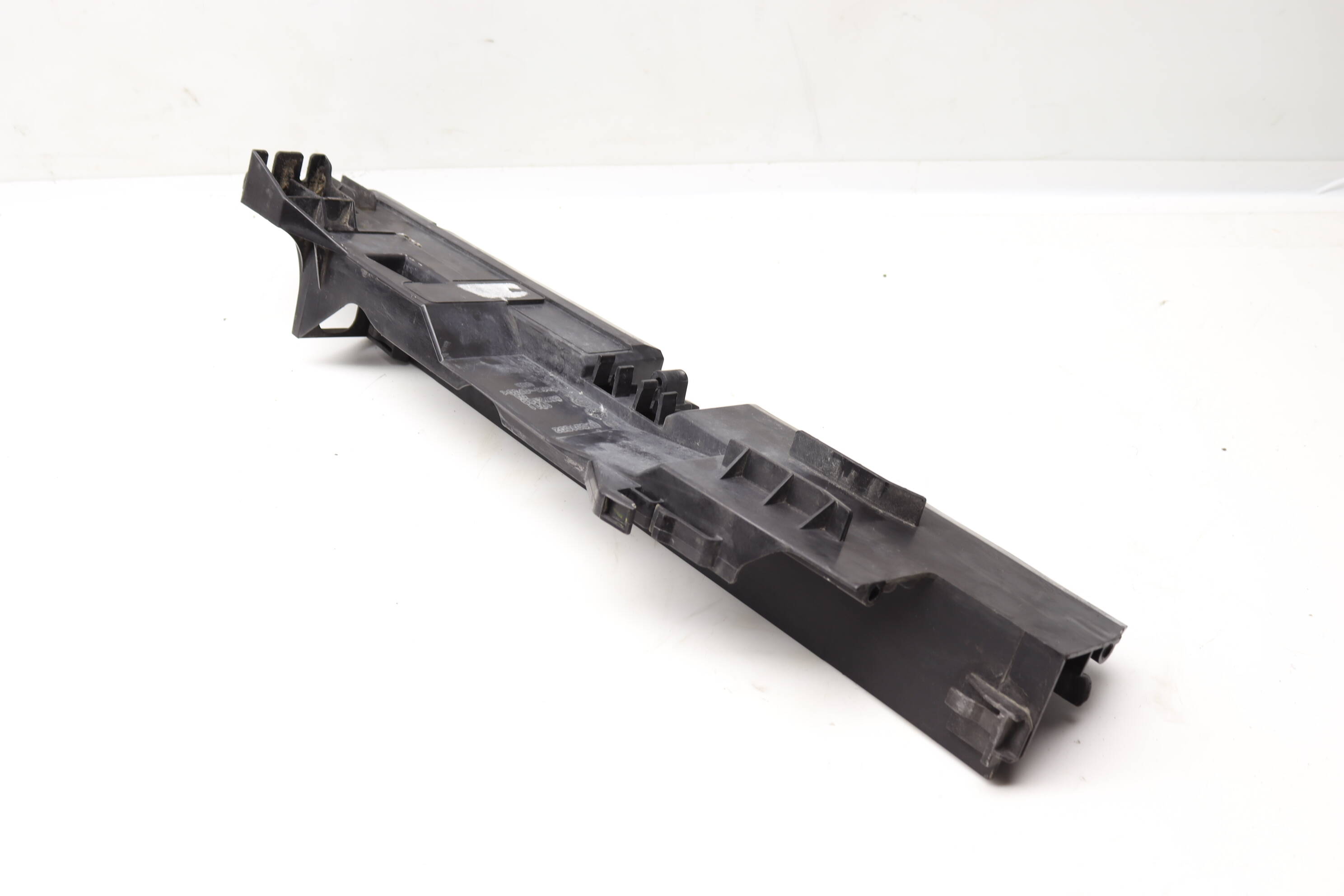 სამაგრი რადიატორის მარცხენა - BMW X5 E70 2007-2010/X6 E71 2008-2014