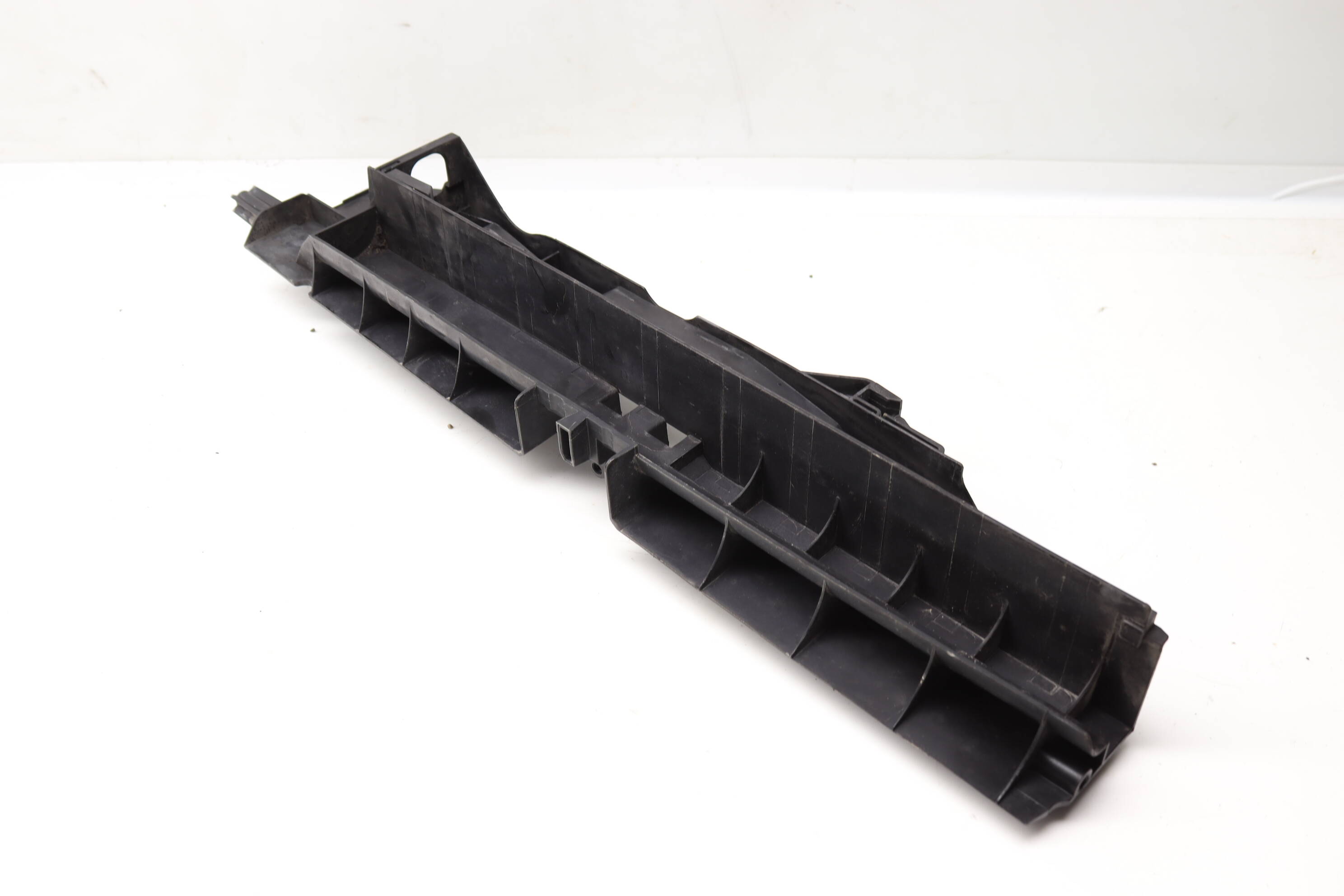 სამაგრი რადიატორის მარცხენა - BMW X5 E70 2007-2010/X6 E71 2008-2014